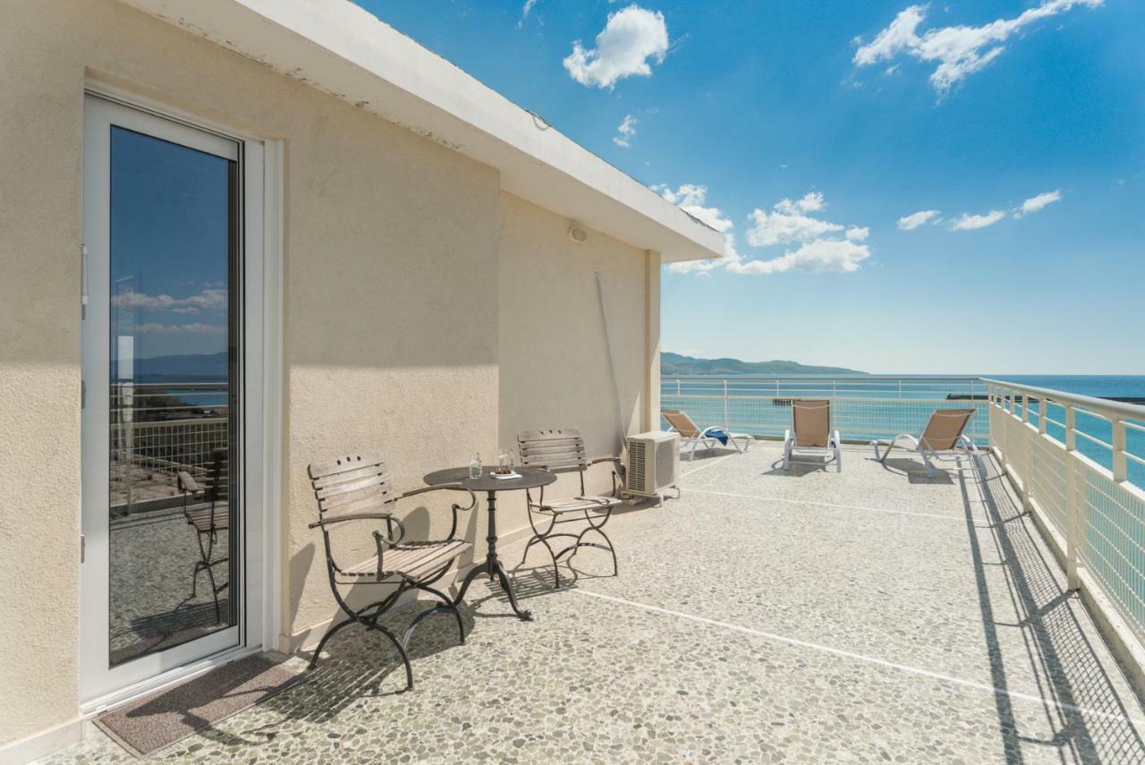 Seafront Penthouse Leo Lejlighed Kalamata Eksteriør billede